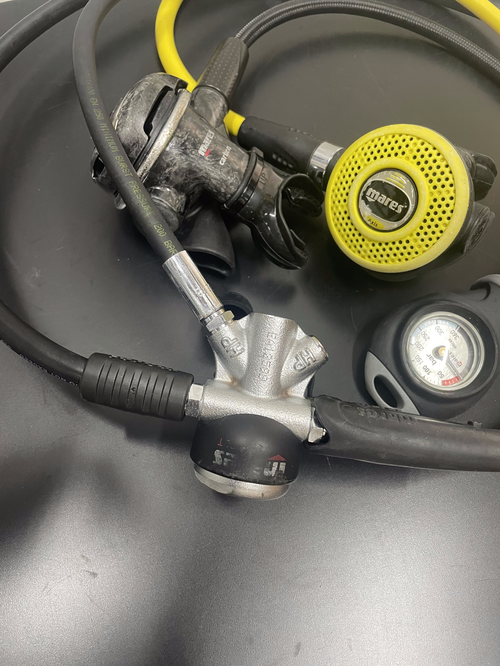 Warmwasserset - Mares MR22T Carbon inkl. Octopus Axis & Finimeter